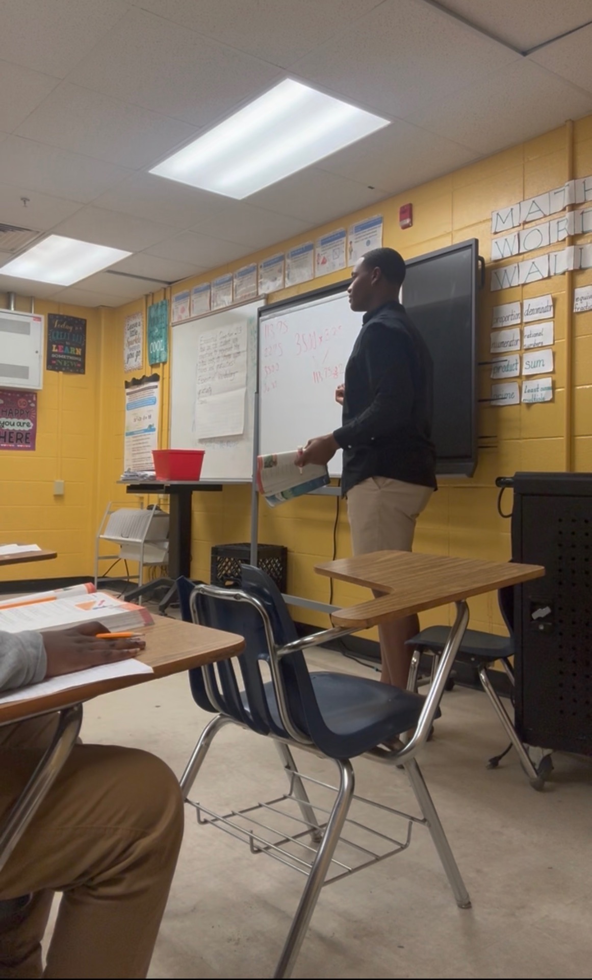Mentor teaching in the classroom